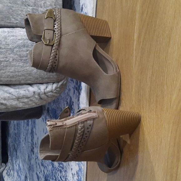 Maurices sz7 bootie - Picture 2 of 4